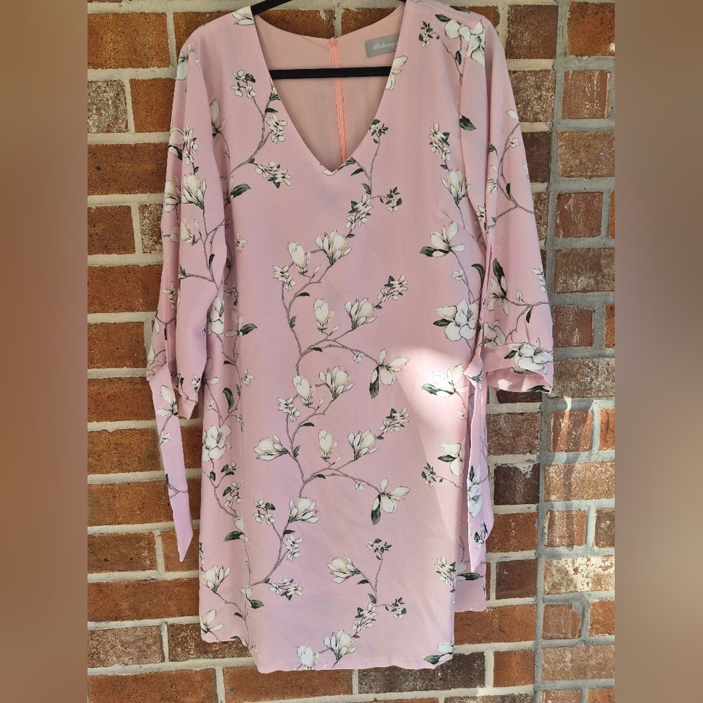 Size Large Belongsci Pink Floral V-Neck Swing Dress - Picture 2 of 6